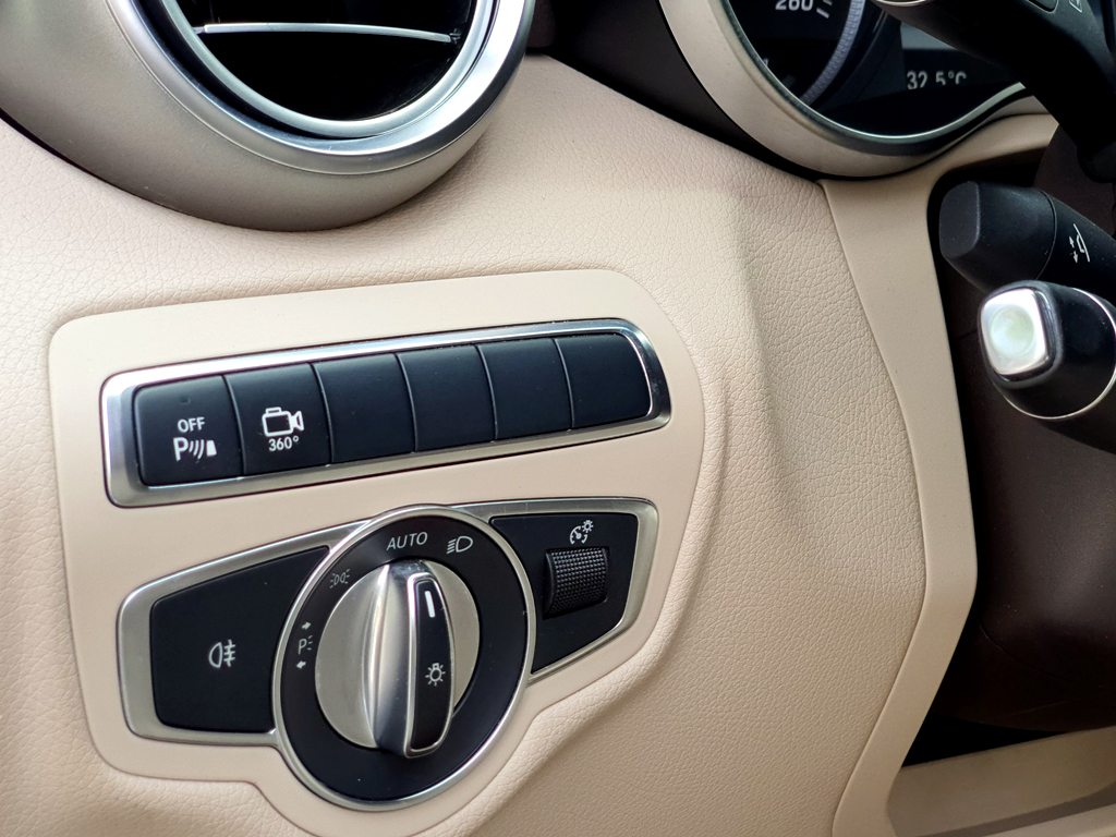 Mercedes GLC 300 2018 Trắng