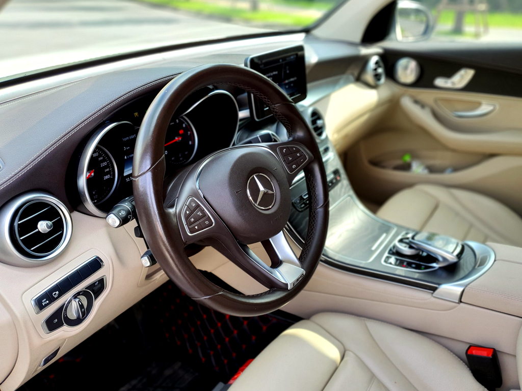 Mercedes GLC 300 2018 Trắng