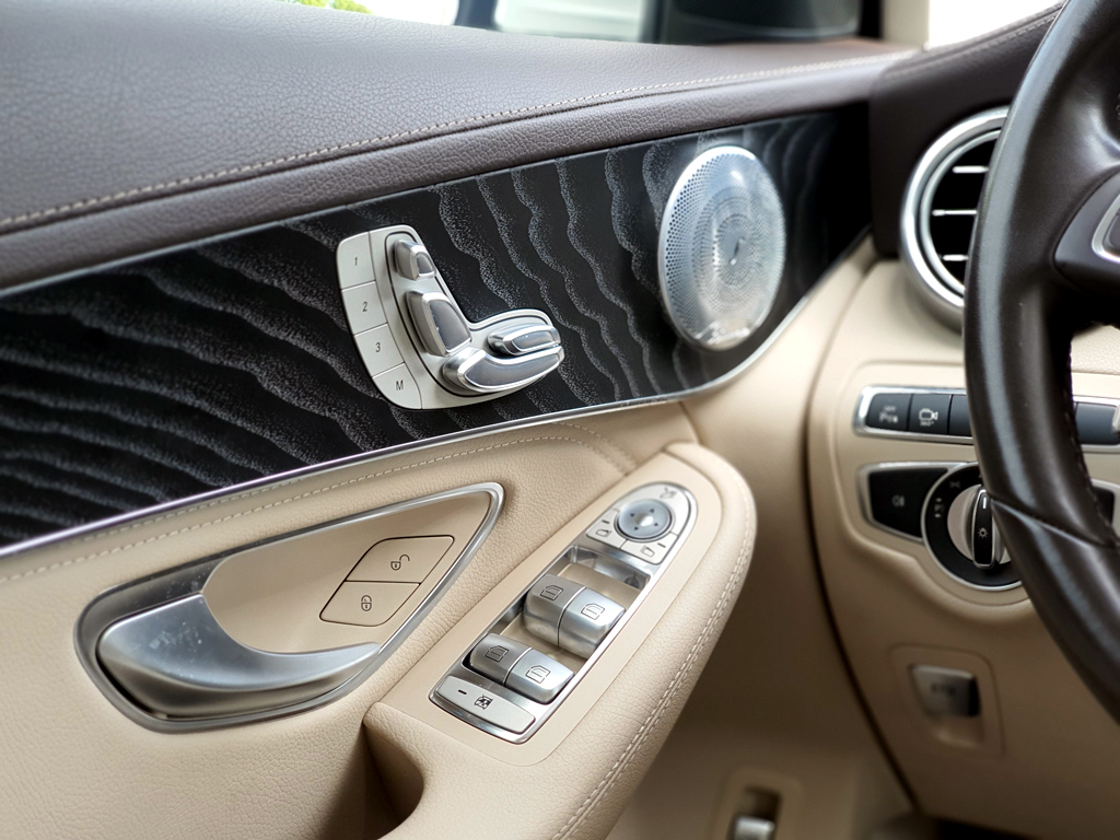 Mercedes GLC 300 2018 Trắng