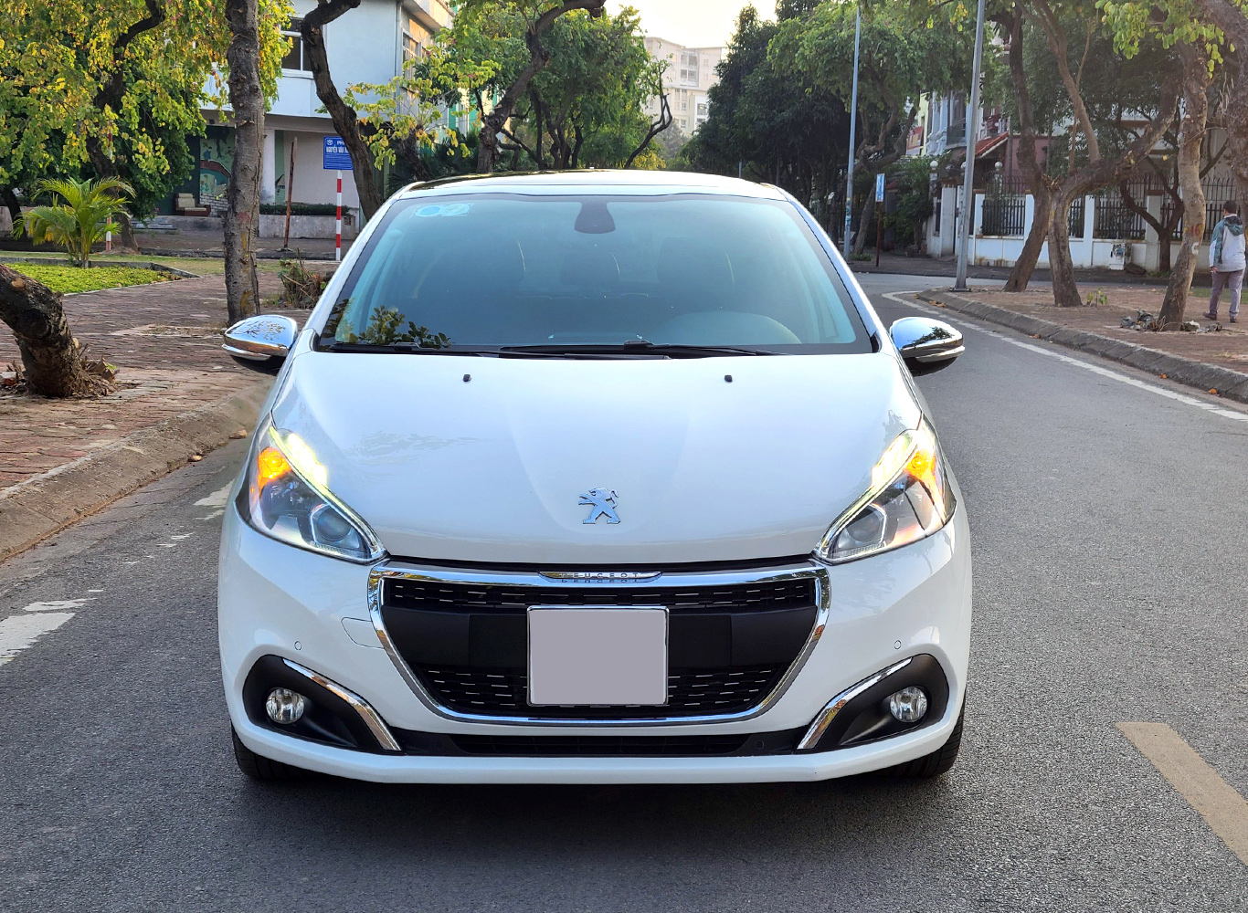 Peogeot 208 Trắng