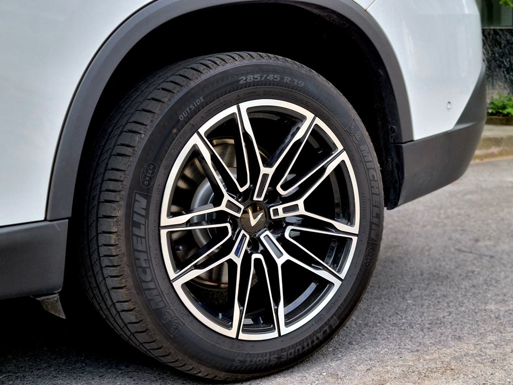 Vinfast Lux SA 2.0 Plus 2021