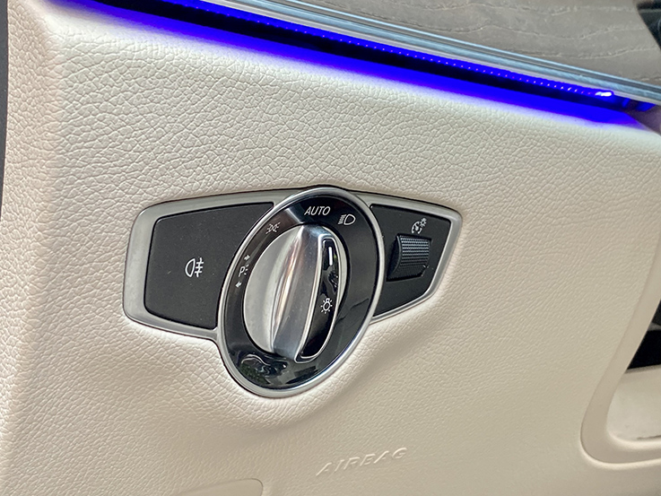 Mercedes Benz E200 2016 (Trắng/nội thất kem)