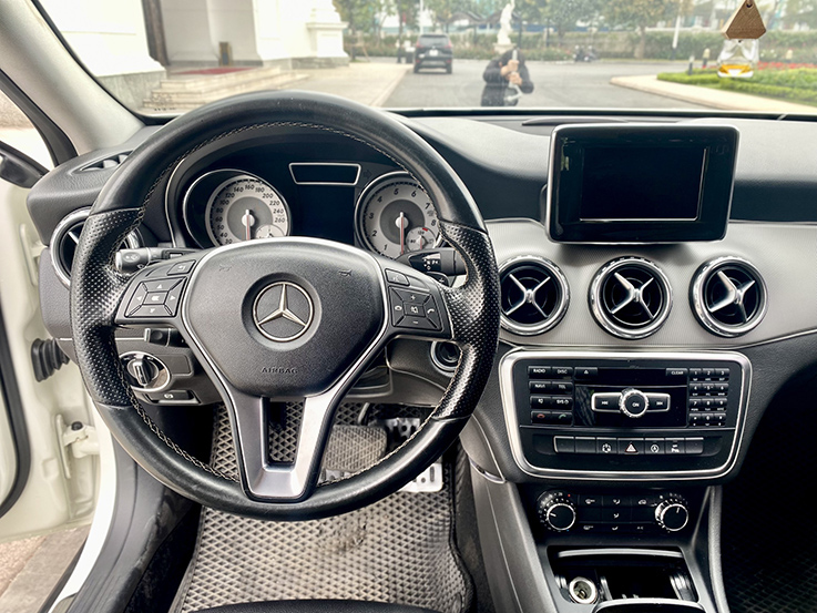 Mercedes GLA200 2015 (Trắng/nội thất đen)