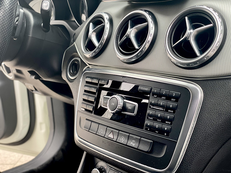Mercedes GLA200 2015 (Trắng/nội thất đen)