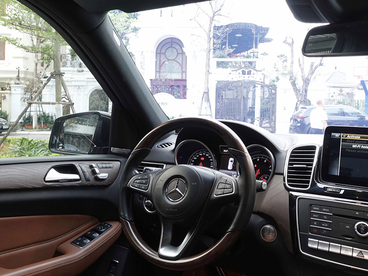 GLS400 2016 (Đen/nội thất nâu)