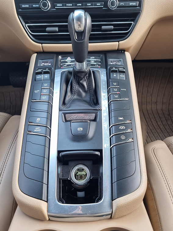 Porsche Macan 2019 (Đen/Nội thất Nâu)