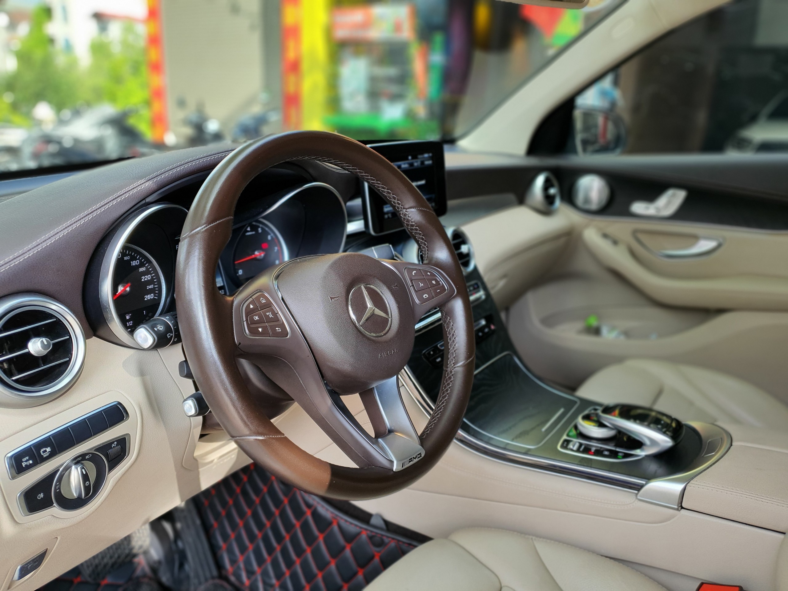 Mercedes GLC 300 2018 Trắng