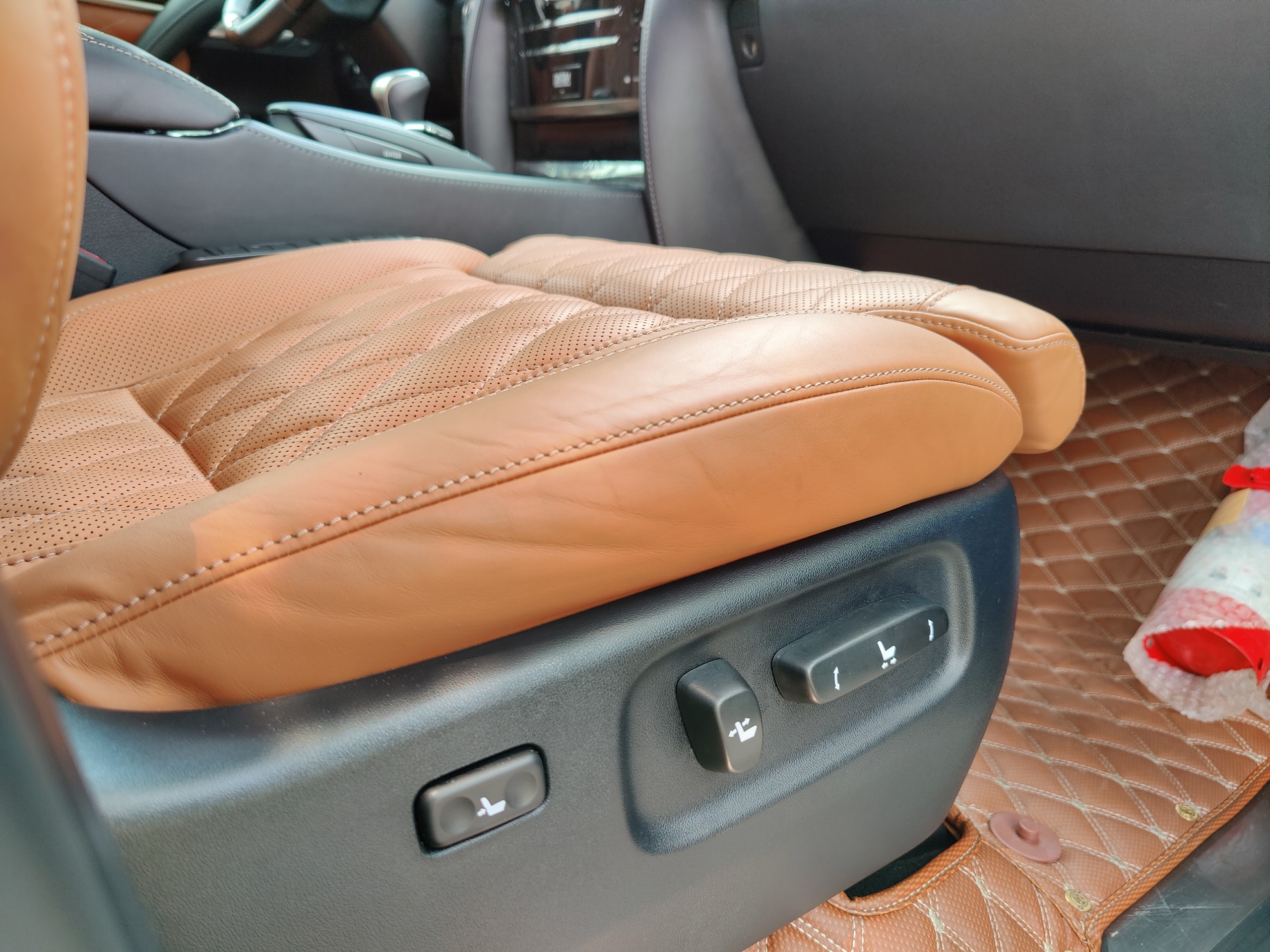 Lexus 570 MBS 2019 Đen