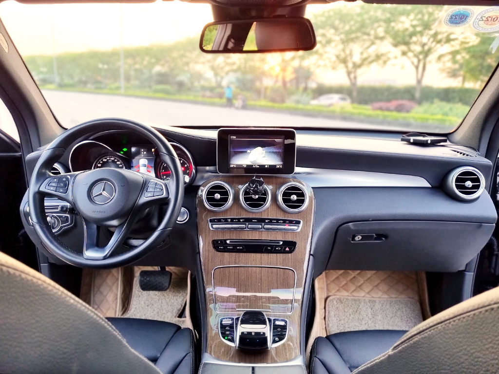 Mercedes GLC 250 2018 Đen