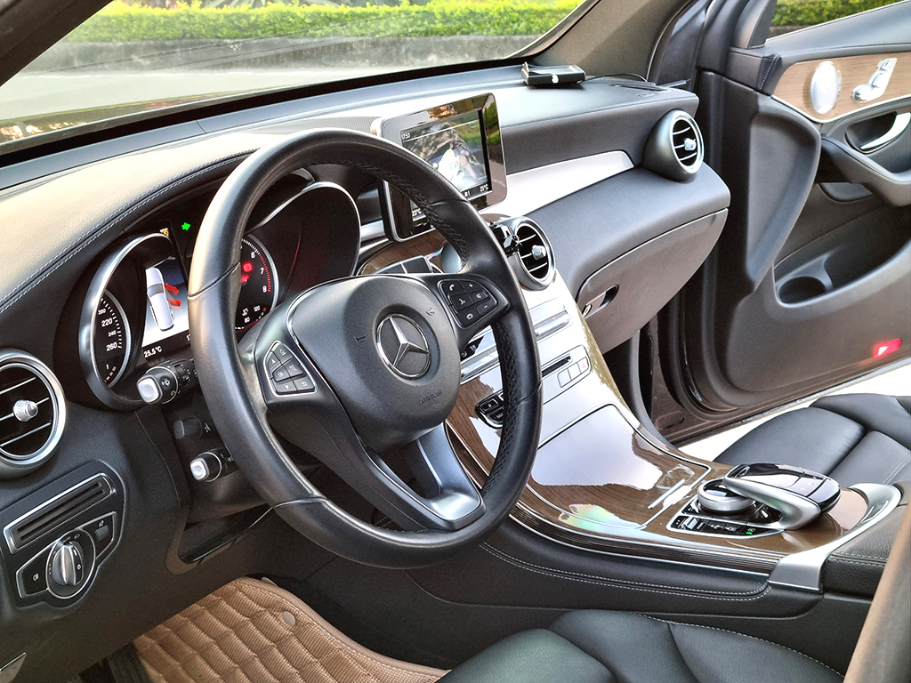 Mercedes GLC 250 2018 Đen