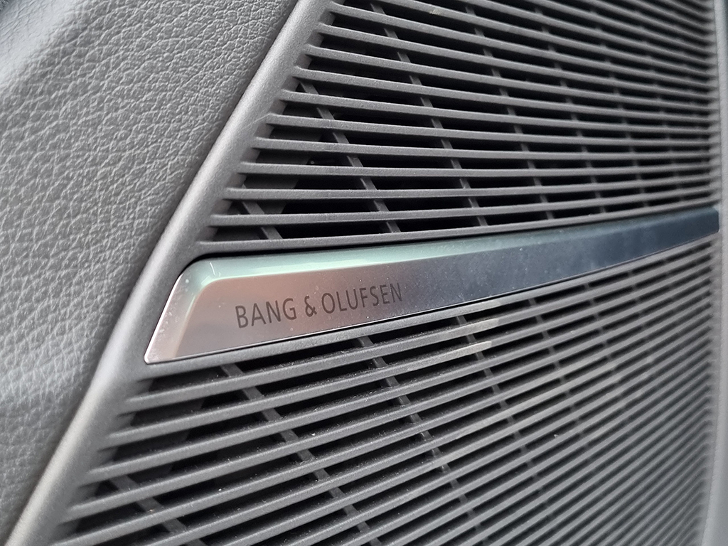 𝐀𝐮𝐝𝐢 𝐐𝟖 𝐒𝐥𝐢𝐧𝐞 𝟐𝟎𝟐𝟏 (Đ𝐞𝐧 | 𝐍𝐨̣̂𝐢 𝐭𝐡𝐚̂́𝐭 𝐧𝐚̂𝐮)