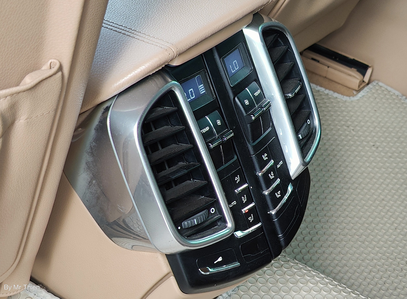 𝐏𝐨𝐫𝐬𝐜𝐡𝐞 𝐂𝐚𝐲𝐞𝐧𝐧𝐞 𝟐𝟎𝟏𝟏