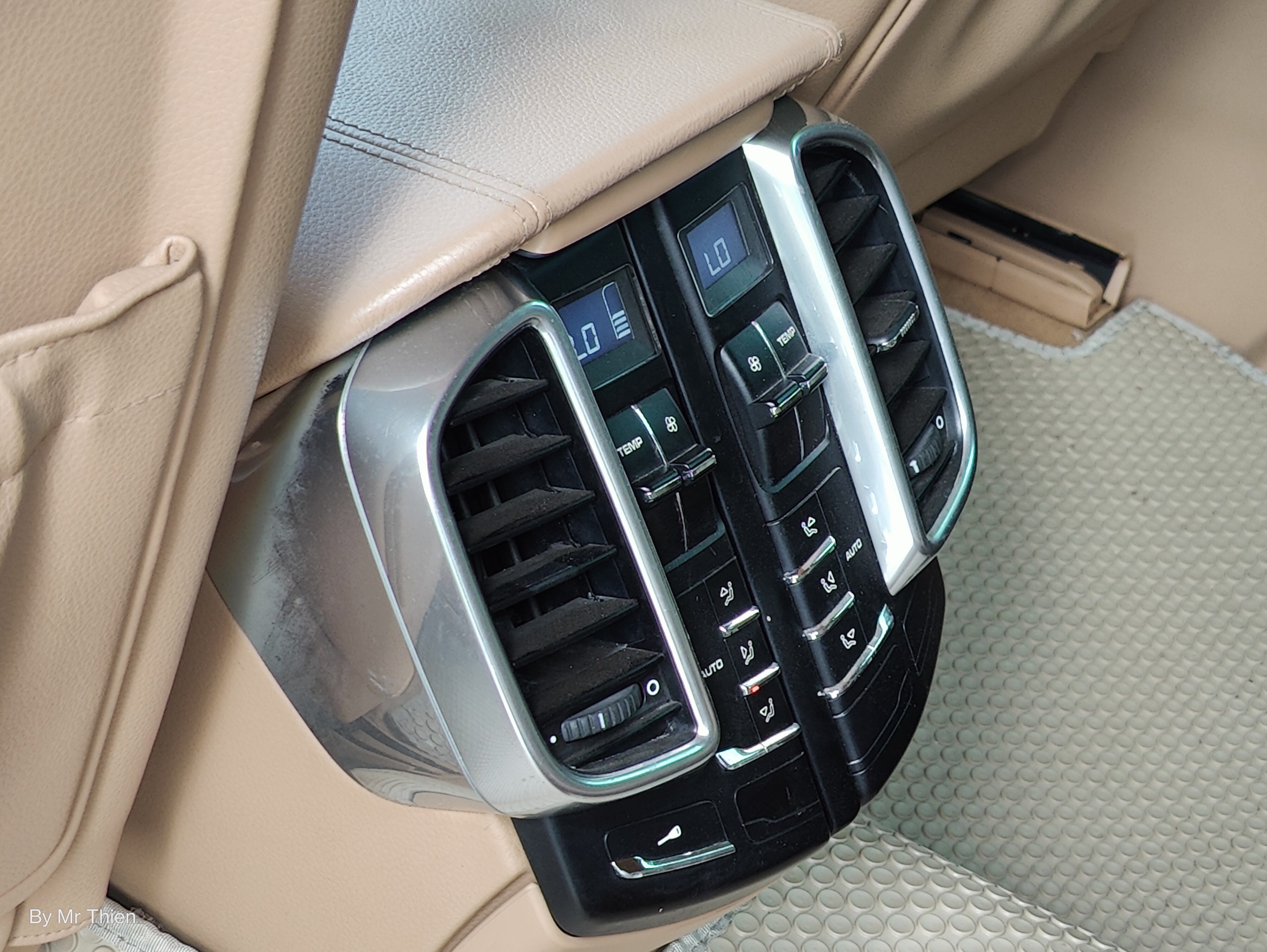 𝐏𝐨𝐫𝐬𝐜𝐡𝐞 𝐂𝐚𝐲𝐞𝐧𝐧𝐞 𝟐𝟎𝟏𝟏