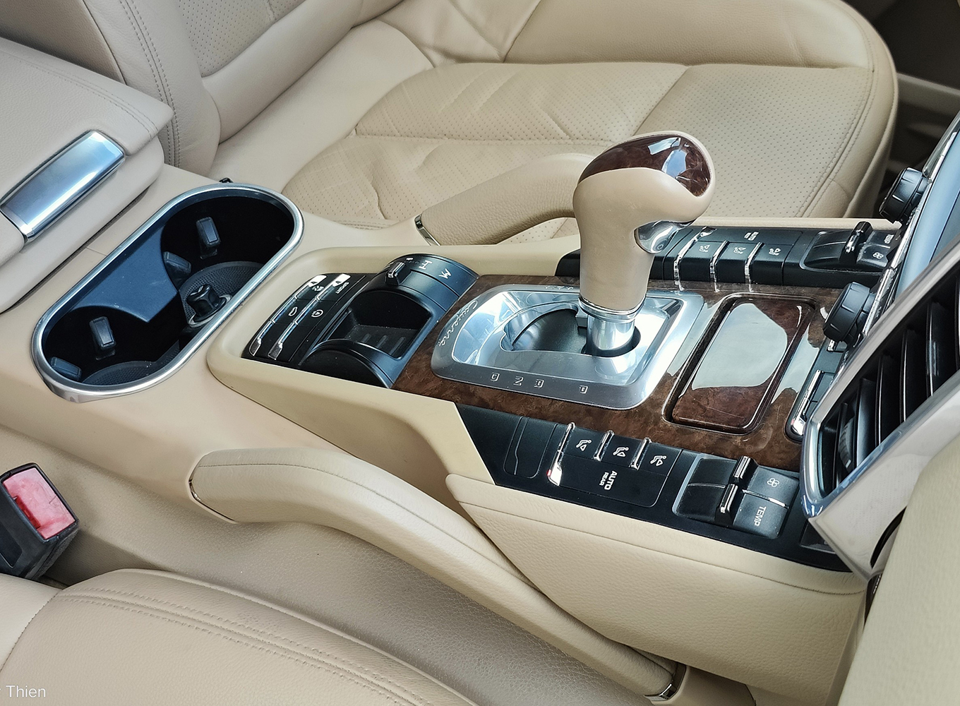 𝐏𝐨𝐫𝐬𝐜𝐡𝐞 𝐂𝐚𝐲𝐞𝐧𝐧𝐞 𝟐𝟎𝟏𝟏