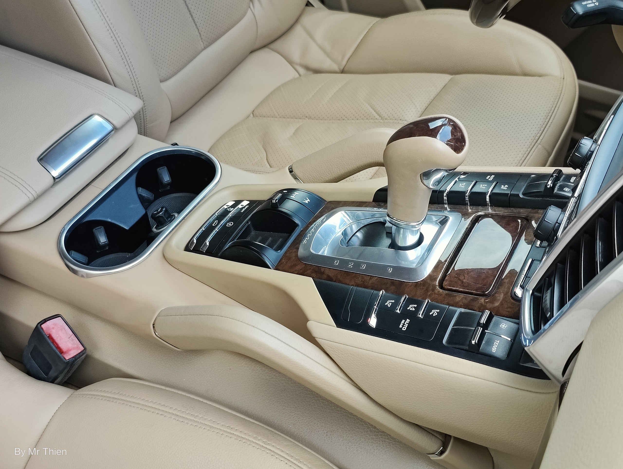 𝐏𝐨𝐫𝐬𝐜𝐡𝐞 𝐂𝐚𝐲𝐞𝐧𝐧𝐞 𝟐𝟎𝟏𝟏