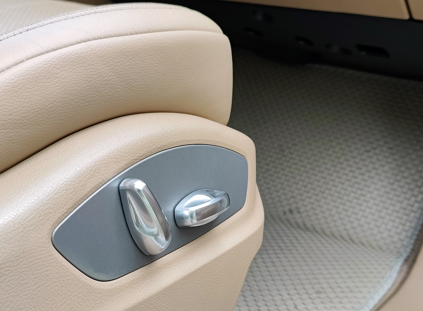 𝐏𝐨𝐫𝐬𝐜𝐡𝐞 𝐂𝐚𝐲𝐞𝐧𝐧𝐞 𝟐𝟎𝟏𝟏