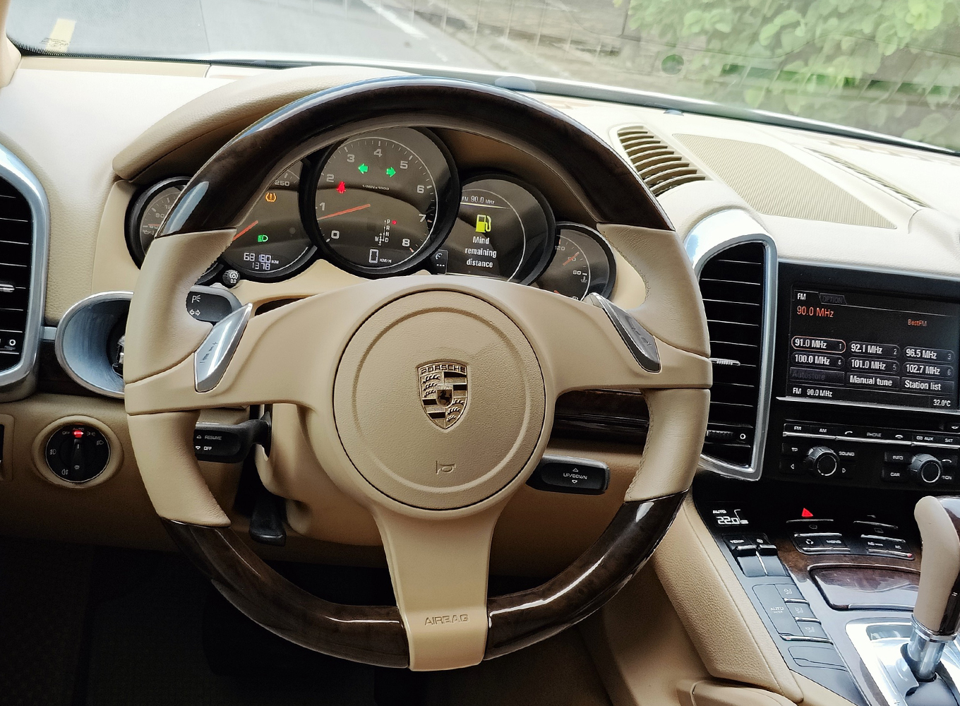 𝐏𝐨𝐫𝐬𝐜𝐡𝐞 𝐂𝐚𝐲𝐞𝐧𝐧𝐞 𝟐𝟎𝟏𝟏