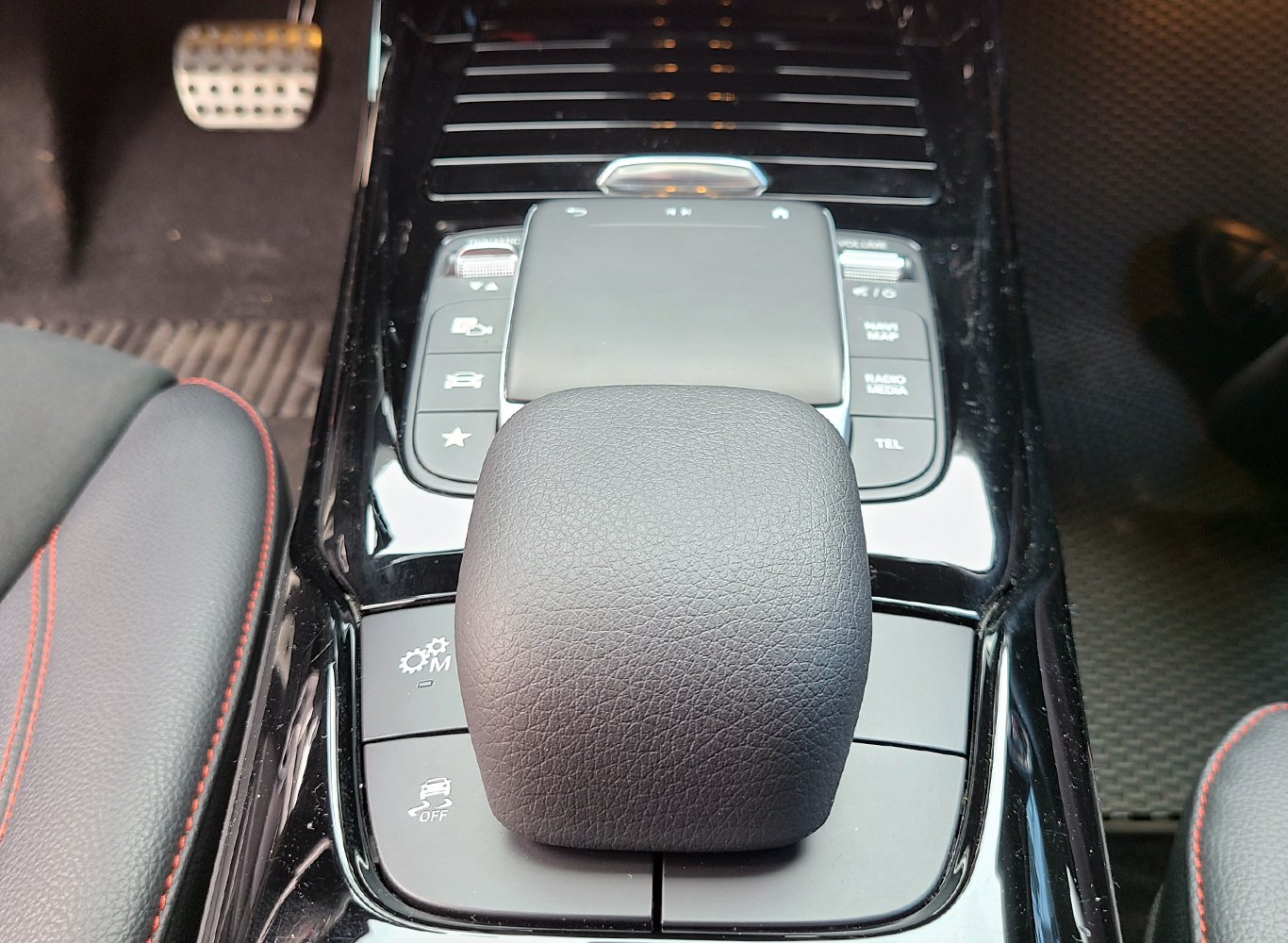 Mercedes A35 4matic 2021 (Trắng/nội thất nâu)