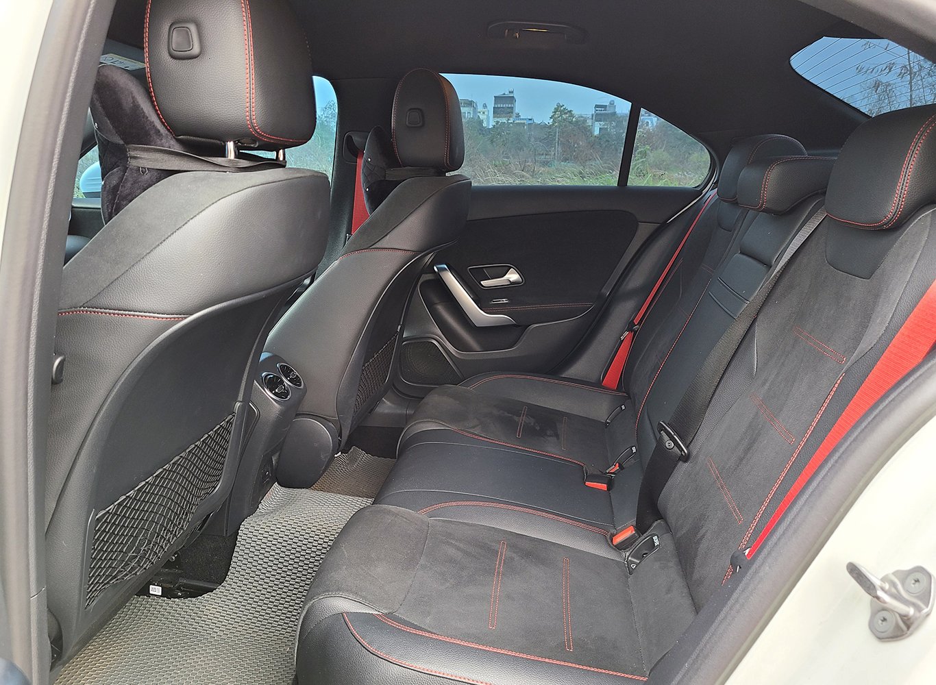 Mercedes A35 4matic 2021 (Trắng/nội thất nâu)