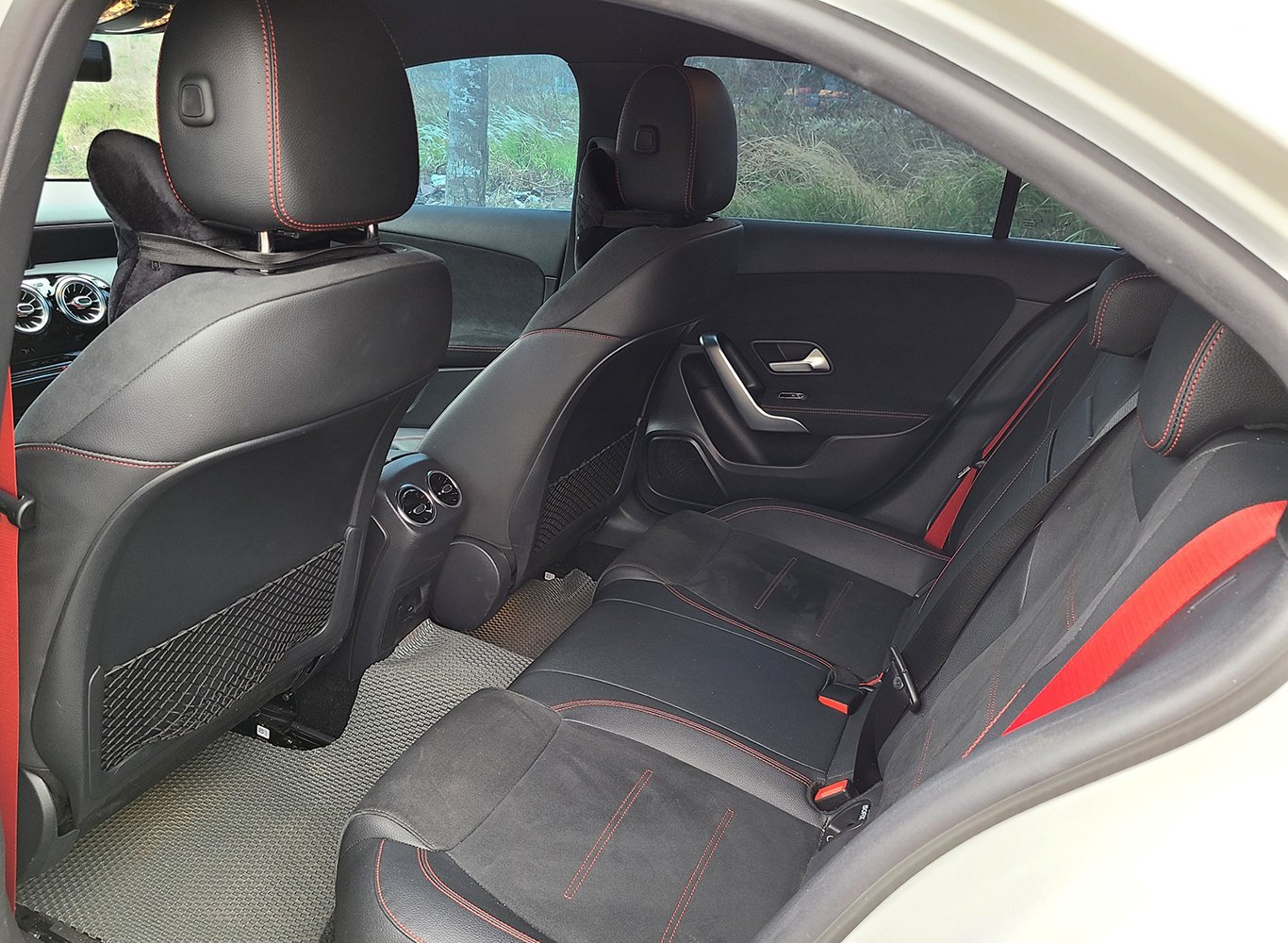 Mercedes A35 4matic 2021 (Trắng/nội thất nâu)