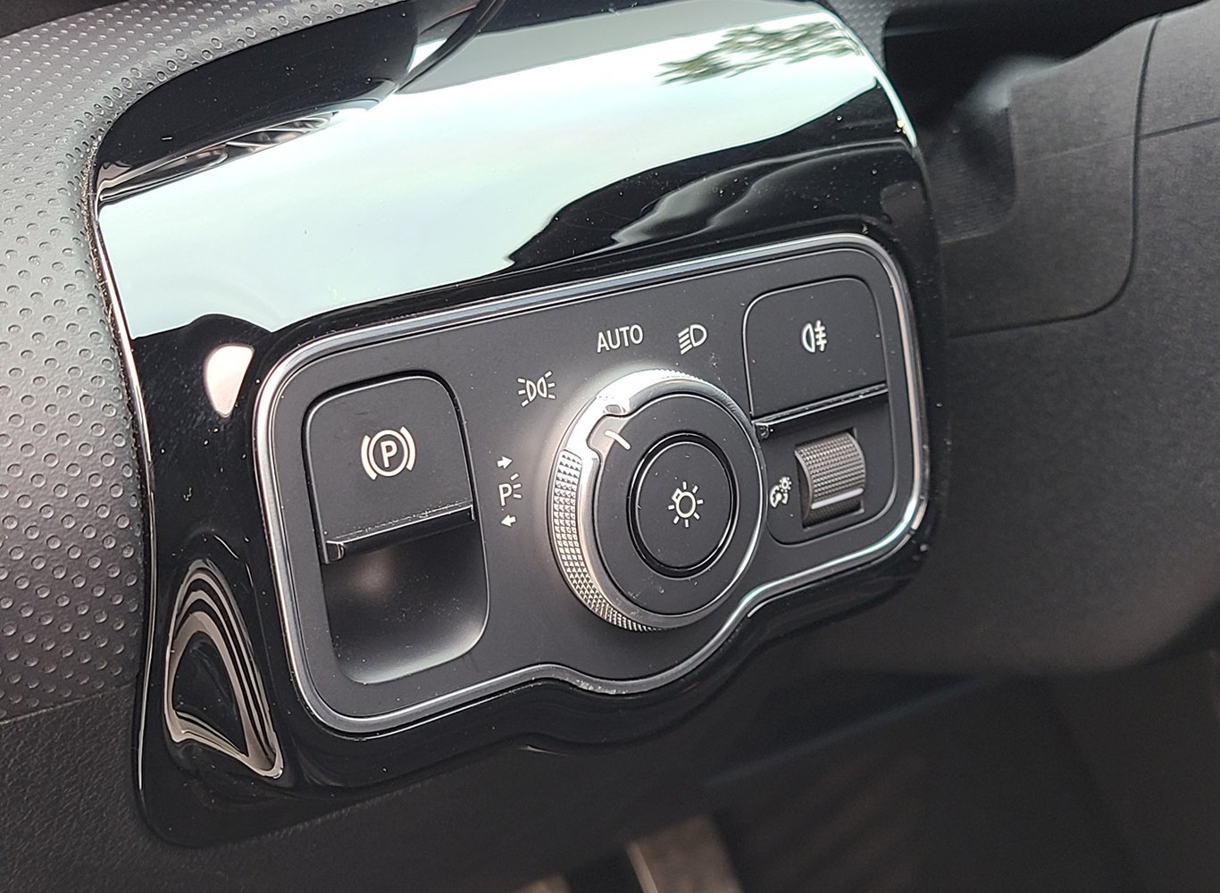 Mercedes A35 4matic 2021 (Trắng/nội thất nâu)