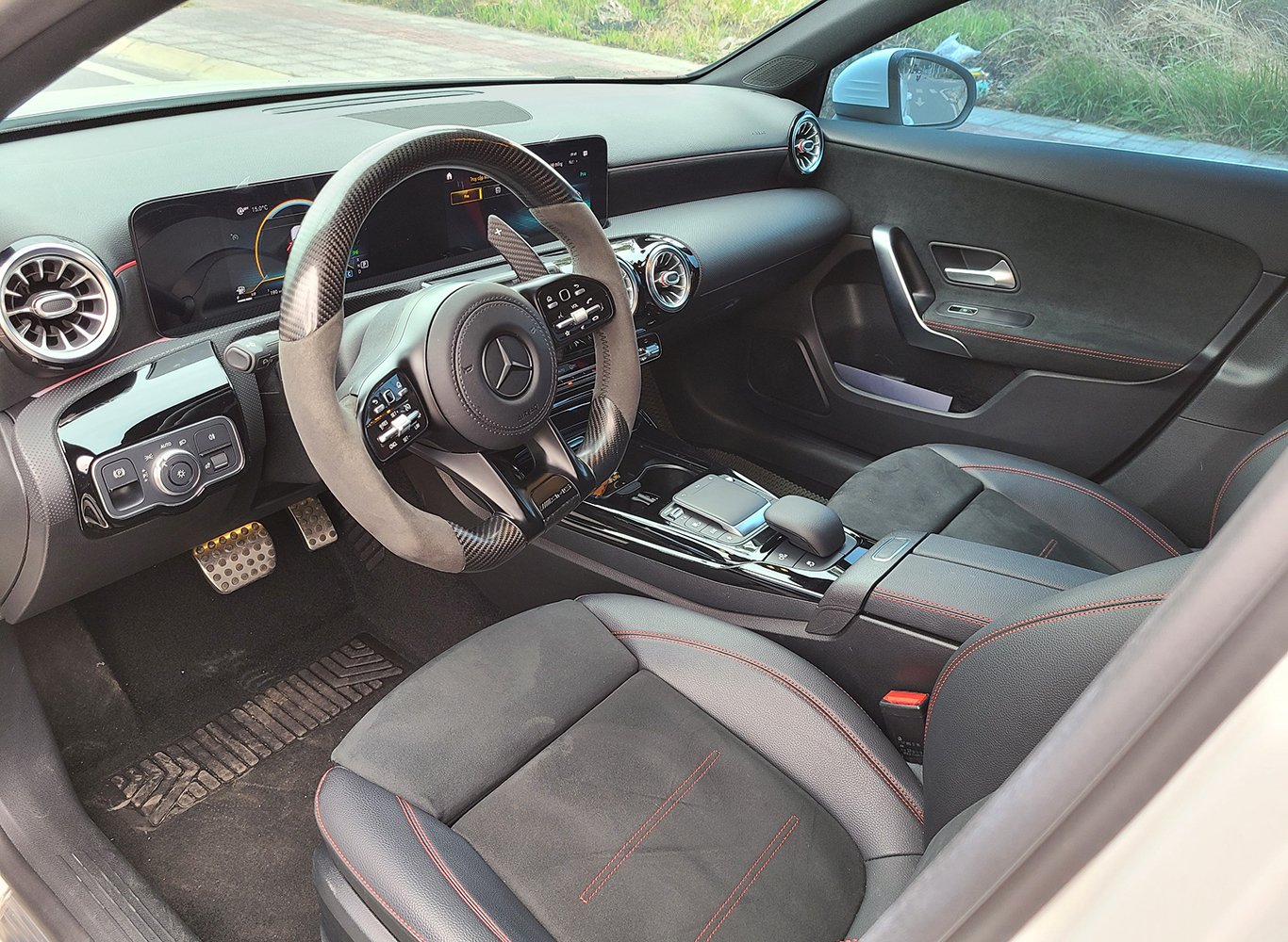 Mercedes A35 4matic 2021 (Trắng/nội thất nâu)