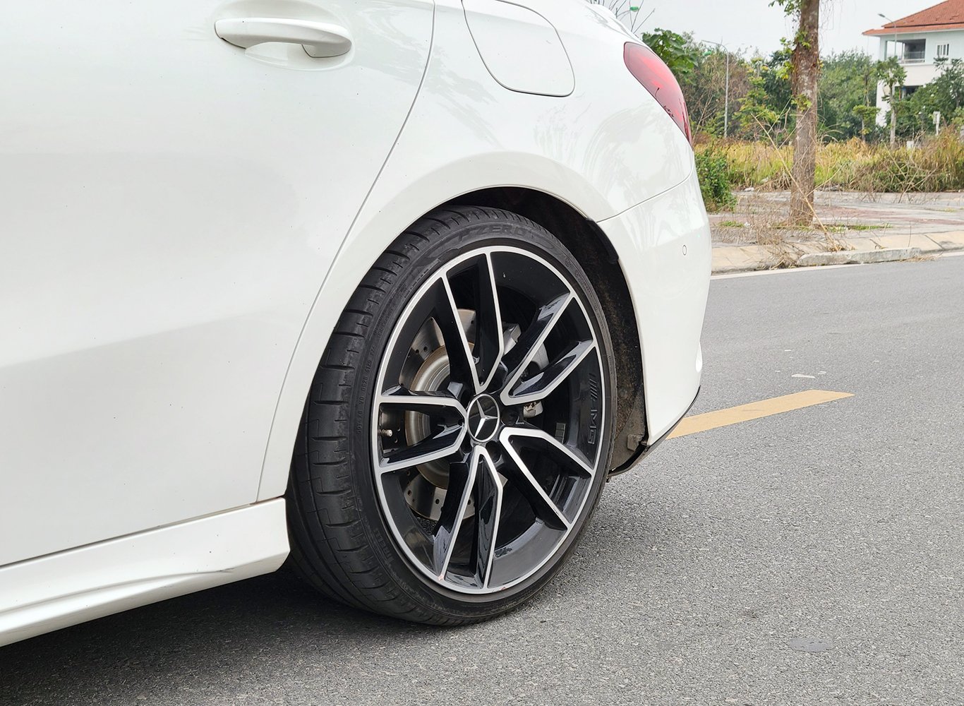 Mercedes A35 4matic 2021 (Trắng/nội thất nâu)
