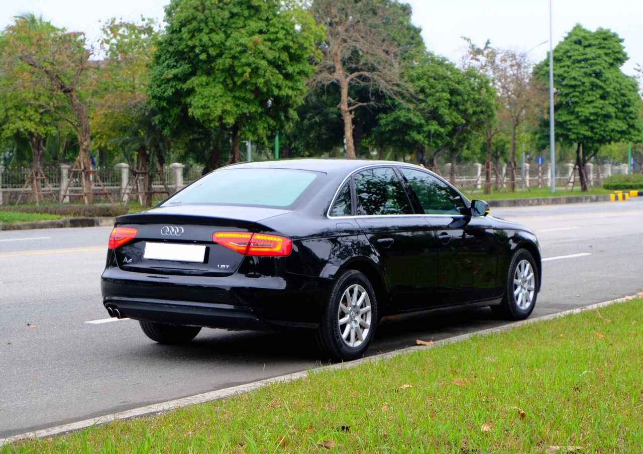 Audi A4 2013 (Đen/nội thất đen)