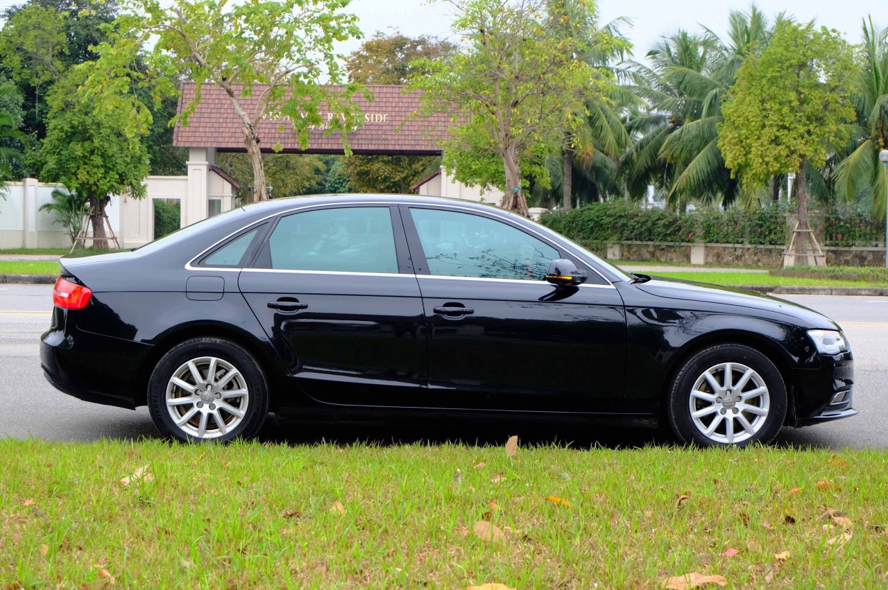 Audi A4 2013 (Đen/nội thất đen)