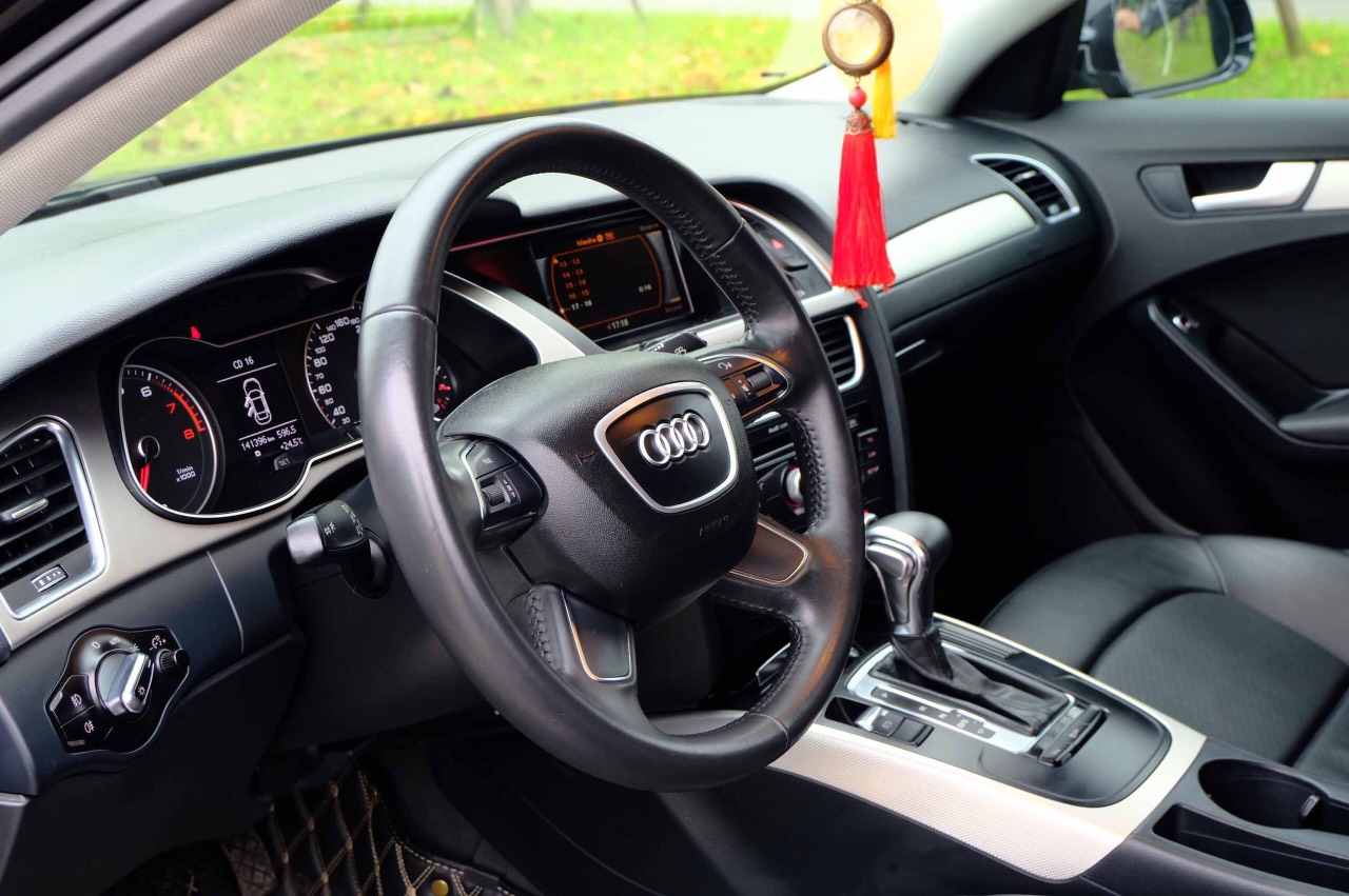Audi A4 2013 (Đen/nội thất đen)