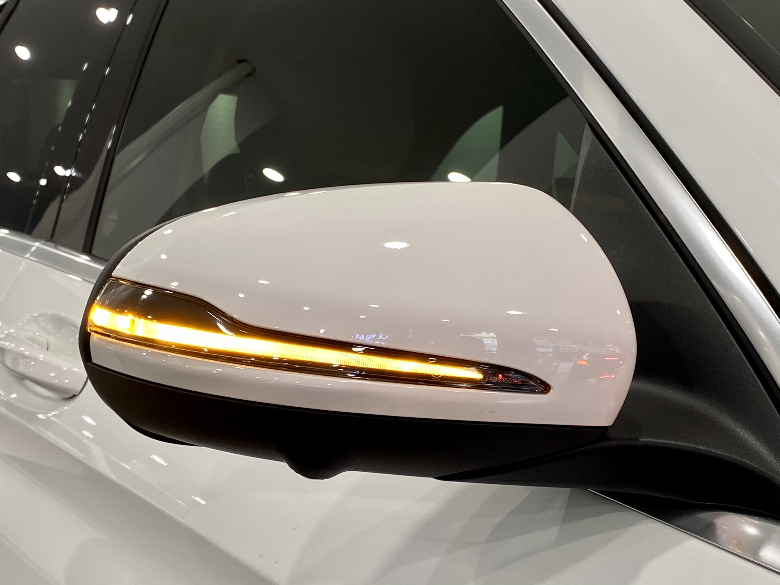 GLC200 4matic 2021 (Trắng/nội thất kem)