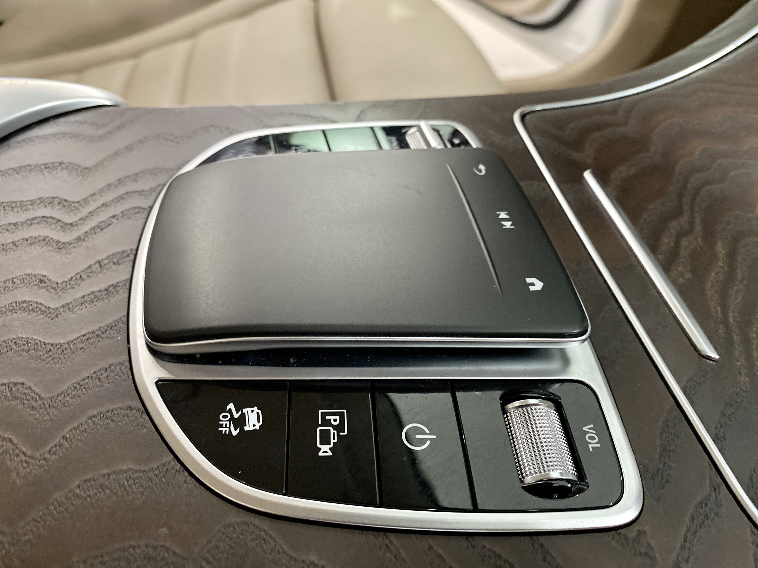 GLC200 4matic 2021 (Trắng/nội thất kem)