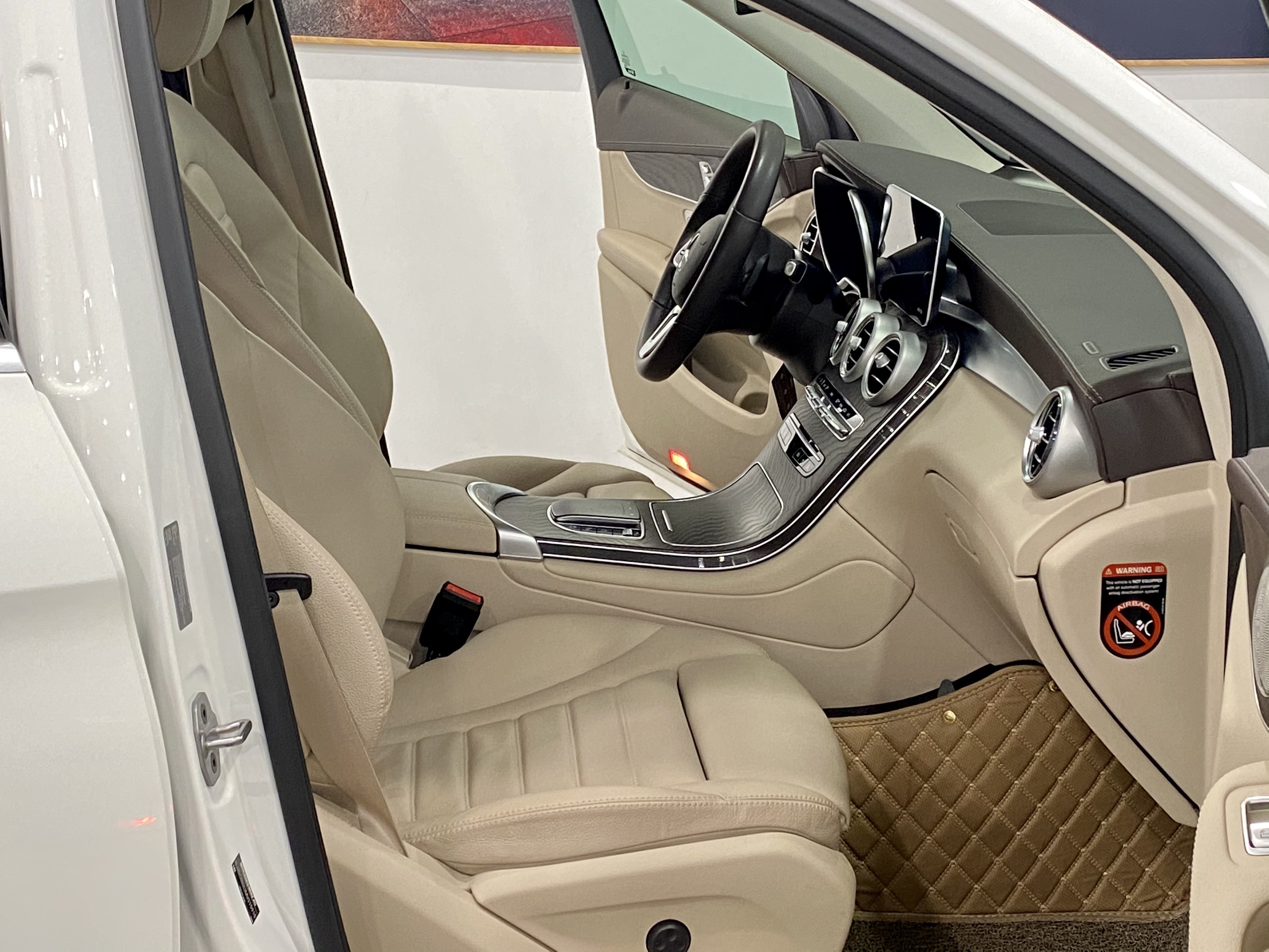 GLC200 4matic 2021 (Trắng/nội thất kem)