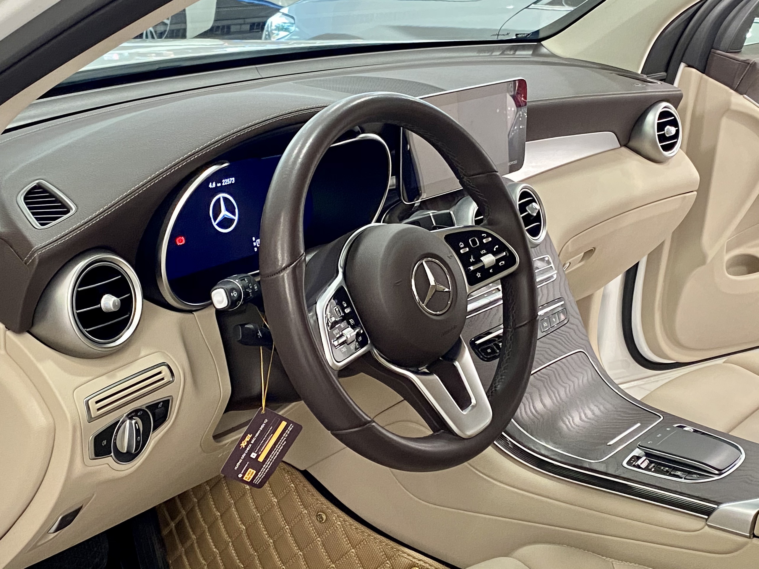 GLC200 4matic 2021 (Trắng/nội thất kem)