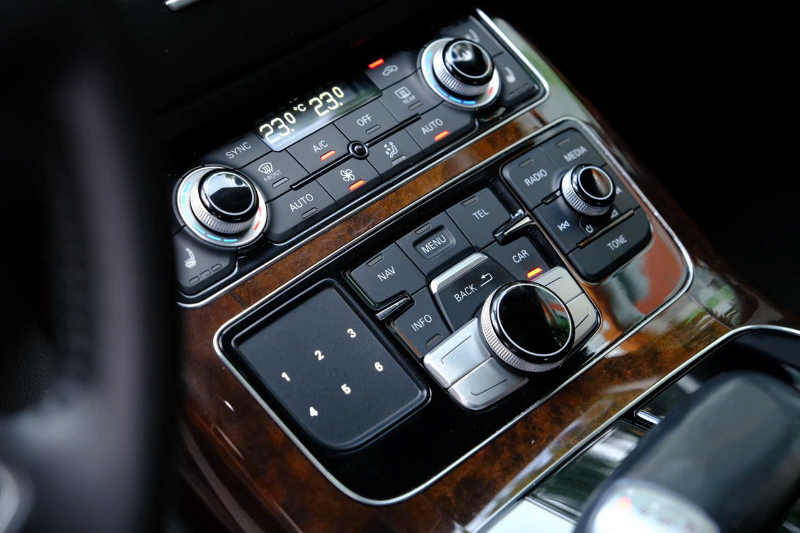 𝐀𝐮𝐝𝐢 𝐀𝟖 𝐋 𝟐𝟎𝟏𝟒 (𝐓𝐫𝐚̆́𝐧𝐠/𝐧𝐨̣̂𝐢 𝐭𝐡𝐚̂́𝐭 𝐧𝐚̂𝐮)