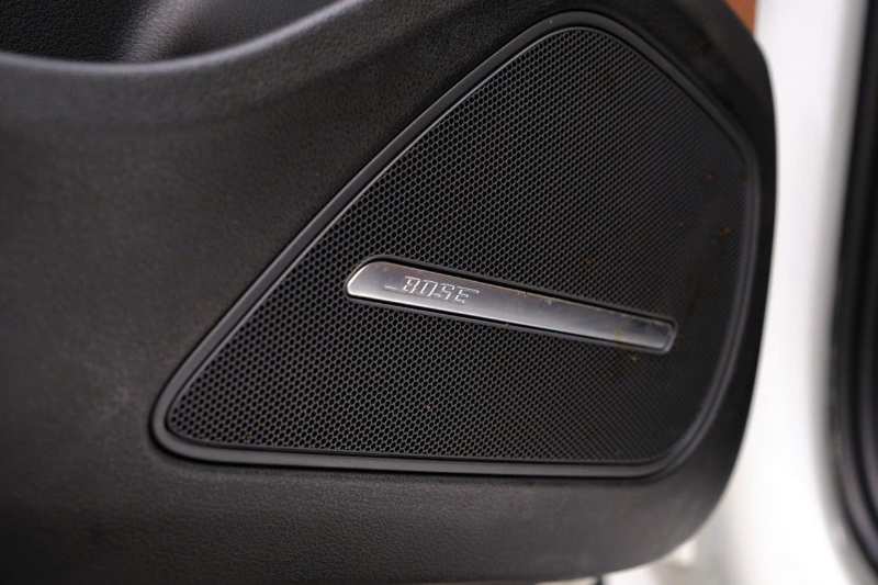 𝐀𝐮𝐝𝐢 𝐀𝟖 𝐋 𝟐𝟎𝟏𝟒 (𝐓𝐫𝐚̆́𝐧𝐠/𝐧𝐨̣̂𝐢 𝐭𝐡𝐚̂́𝐭 𝐧𝐚̂𝐮)