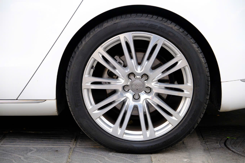 𝐀𝐮𝐝𝐢 𝐀𝟖 𝐋 𝟐𝟎𝟏𝟒 (𝐓𝐫𝐚̆́𝐧𝐠/𝐧𝐨̣̂𝐢 𝐭𝐡𝐚̂́𝐭 𝐧𝐚̂𝐮)