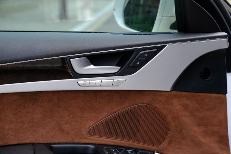 𝐀𝐮𝐝𝐢 𝐀𝟖 𝐋 𝟐𝟎𝟏𝟒 (𝐓𝐫𝐚̆́𝐧𝐠/𝐧𝐨̣̂𝐢 𝐭𝐡𝐚̂́𝐭 𝐧𝐚̂𝐮)