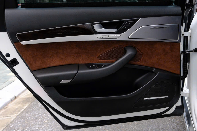 𝐀𝐮𝐝𝐢 𝐀𝟖 𝐋 𝟐𝟎𝟏𝟒 (𝐓𝐫𝐚̆́𝐧𝐠/𝐧𝐨̣̂𝐢 𝐭𝐡𝐚̂́𝐭 𝐧𝐚̂𝐮)