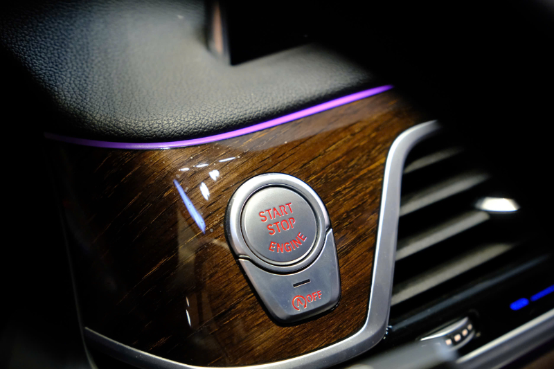 𝐁𝐌𝐖 𝟕𝟒𝟎 𝐏𝐮𝐫𝐞 𝐌𝐨𝐝𝐞𝐥 𝟐𝟎𝟐𝟎 (𝐓𝐫𝐚̆́𝐧𝐠 | 𝐧𝐨̣̂𝐢 𝐭𝐡𝐚̂́𝐭 𝐧𝐚̂𝐮)