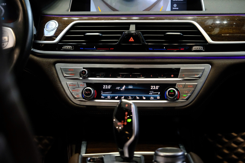 𝐁𝐌𝐖 𝟕𝟒𝟎 𝐏𝐮𝐫𝐞 𝐌𝐨𝐝𝐞𝐥 𝟐𝟎𝟐𝟎 (𝐓𝐫𝐚̆́𝐧𝐠 | 𝐧𝐨̣̂𝐢 𝐭𝐡𝐚̂́𝐭 𝐧𝐚̂𝐮)