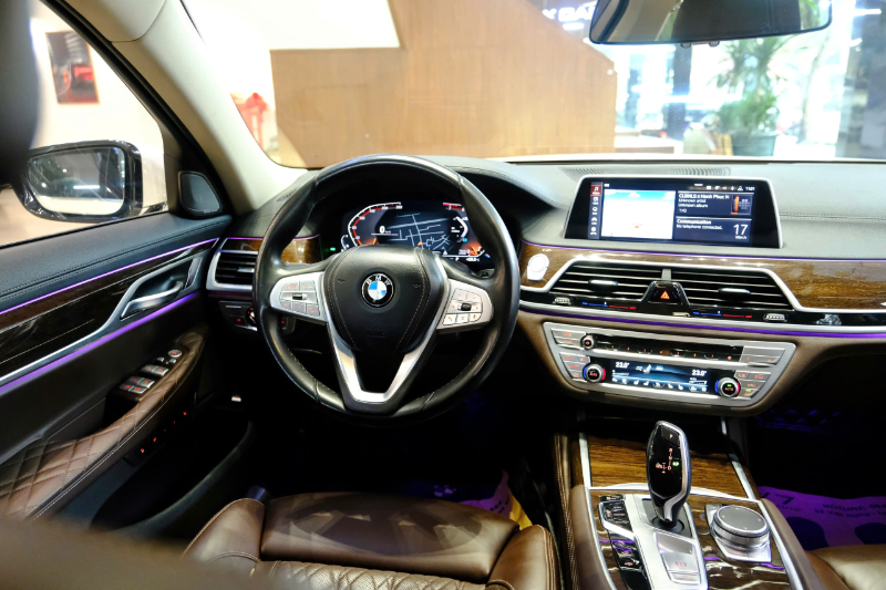 𝐁𝐌𝐖 𝟕𝟒𝟎 𝐏𝐮𝐫𝐞 𝐌𝐨𝐝𝐞𝐥 𝟐𝟎𝟐𝟎 (𝐓𝐫𝐚̆́𝐧𝐠 | 𝐧𝐨̣̂𝐢 𝐭𝐡𝐚̂́𝐭 𝐧𝐚̂𝐮)