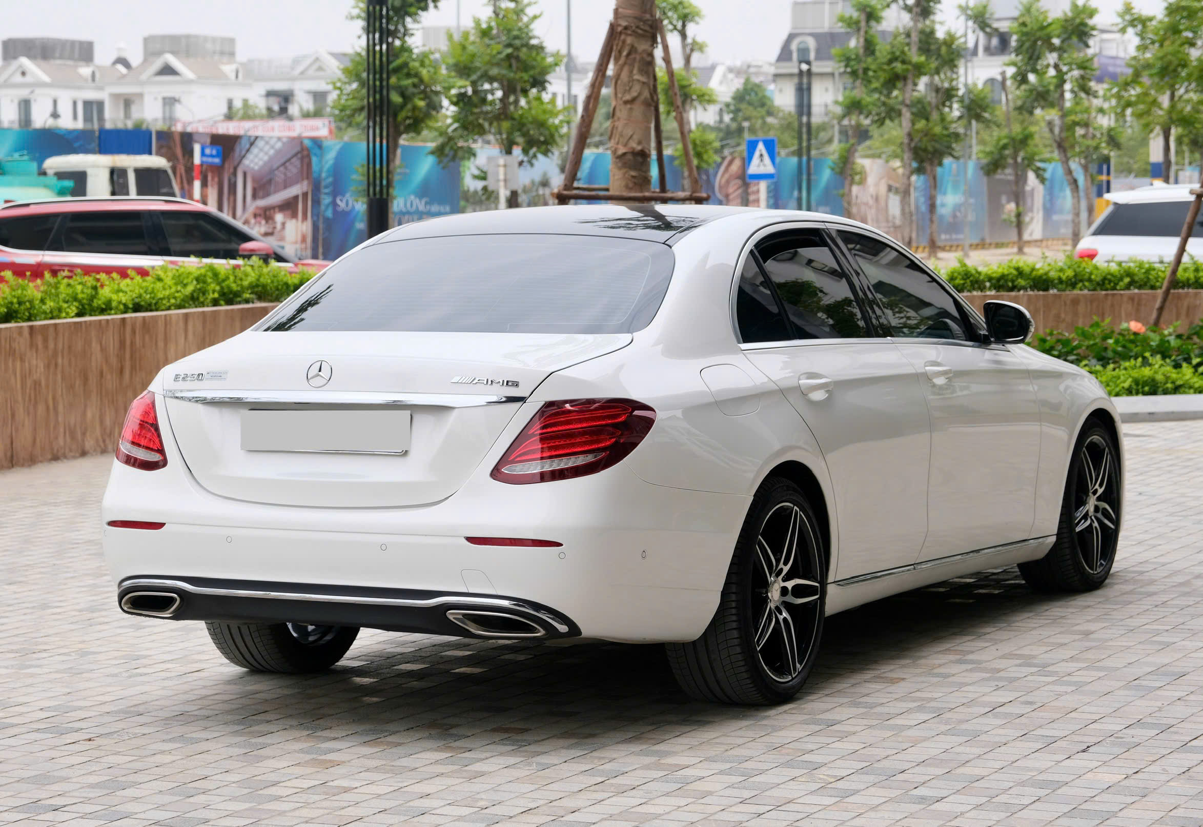 𝐌𝐞𝐫𝐜𝐞𝐝𝐞𝐬 𝐁𝐞𝐧𝐳 𝐄𝟐𝟓𝟎 𝟐𝟎𝟏𝟖 (𝐓𝐫𝐚̆́𝐧𝐠 | 𝐍𝐨̣̂𝐢 𝐭𝐡𝐚̂́𝐭 đ𝐞𝐧)