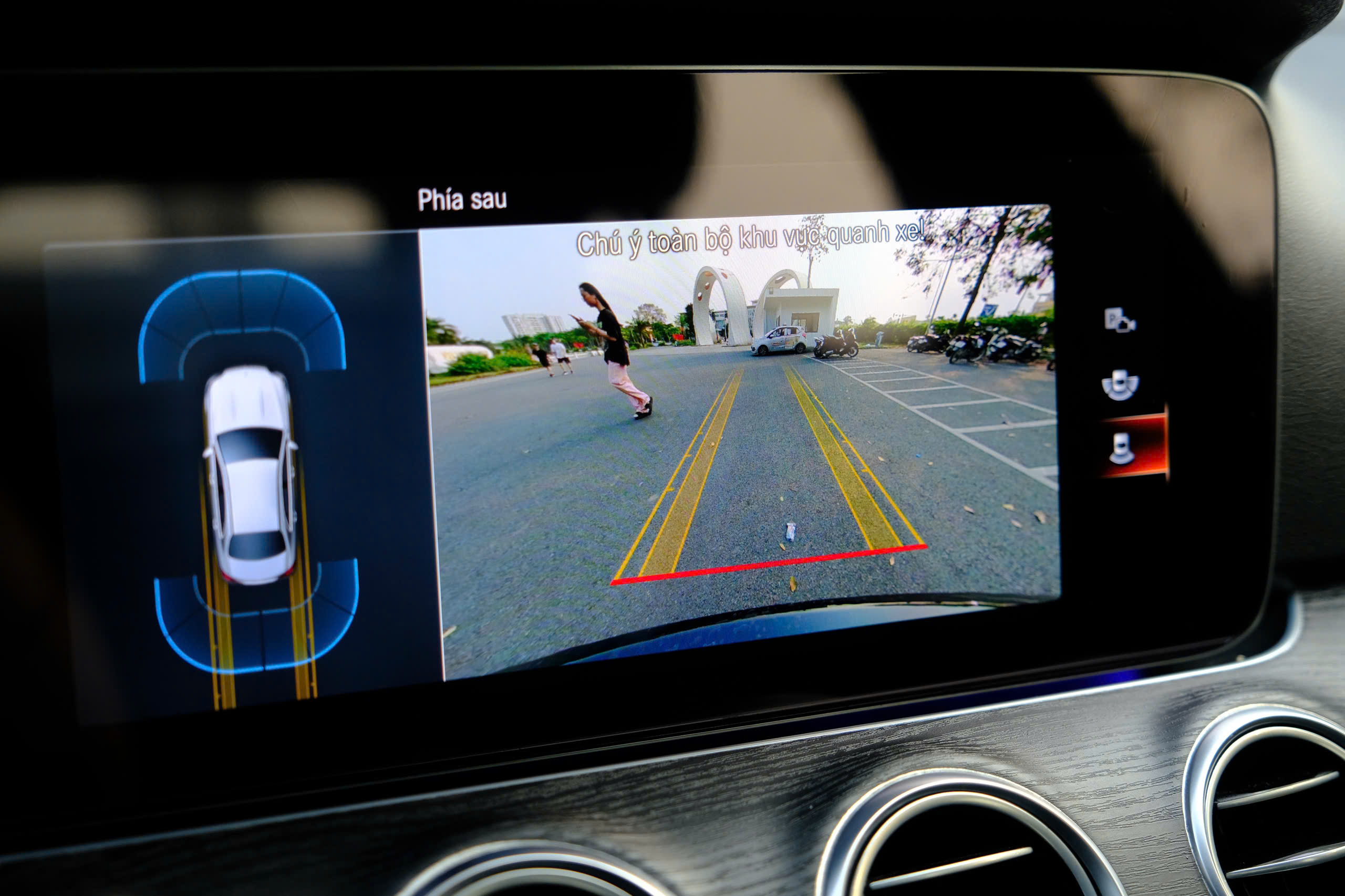 Mercedes Benz E180 2021 BH CHÍNH HÃNG (Đen | Nội thất nâu)