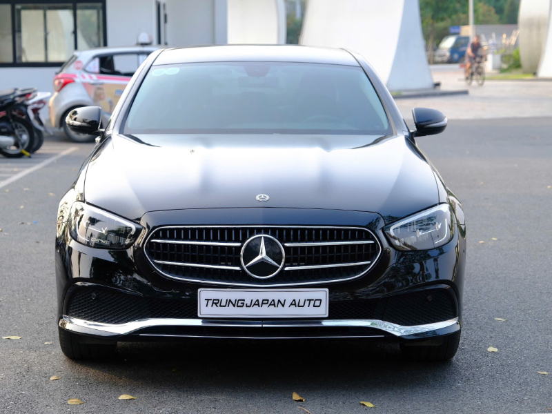 Mercedes Benz E180 2021 BH CHÍNH HÃNG (Đen | Nội thất nâu)