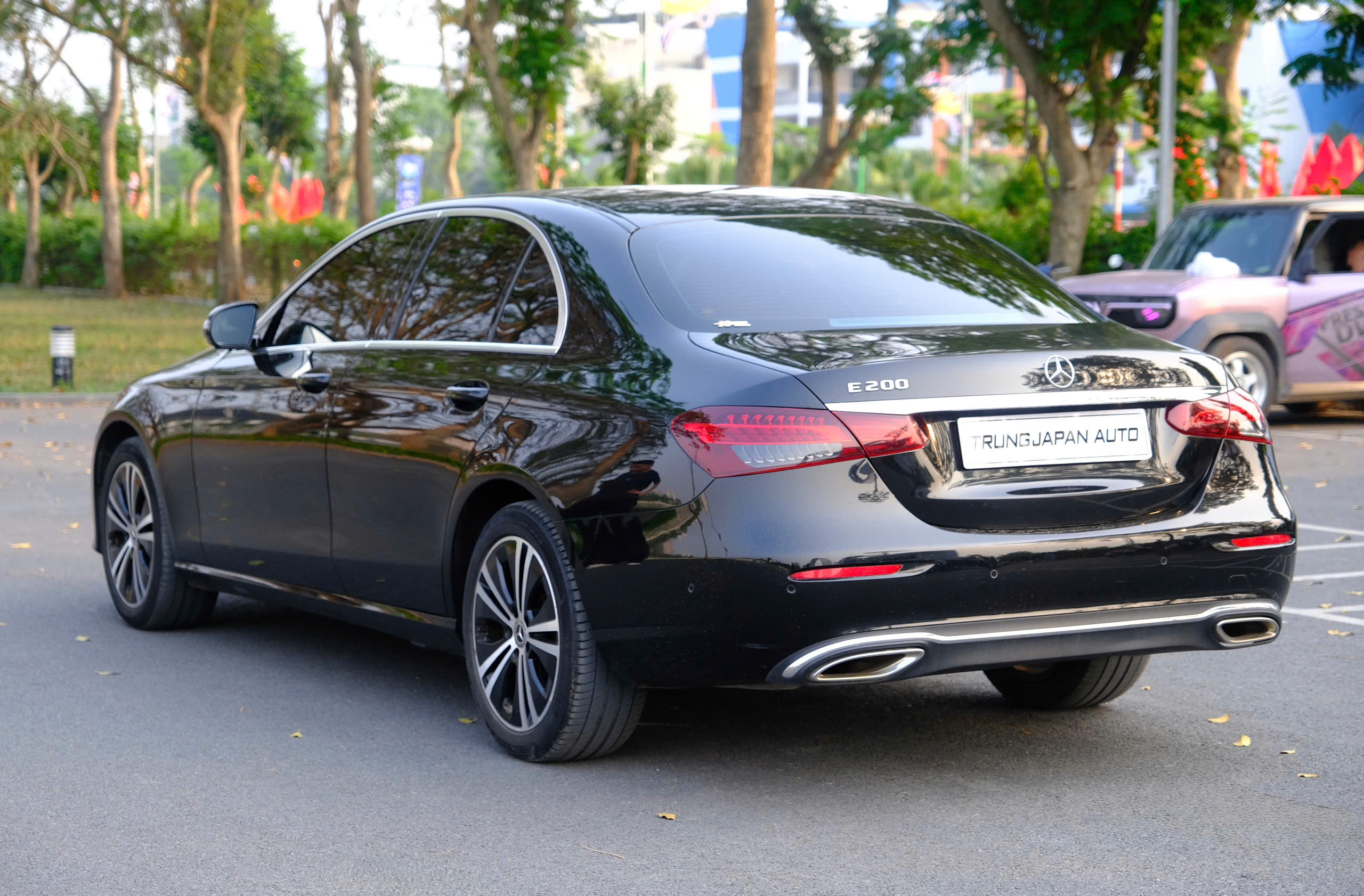 Mercedes Benz E180 2021 BH CHÍNH HÃNG (Đen | Nội thất nâu)