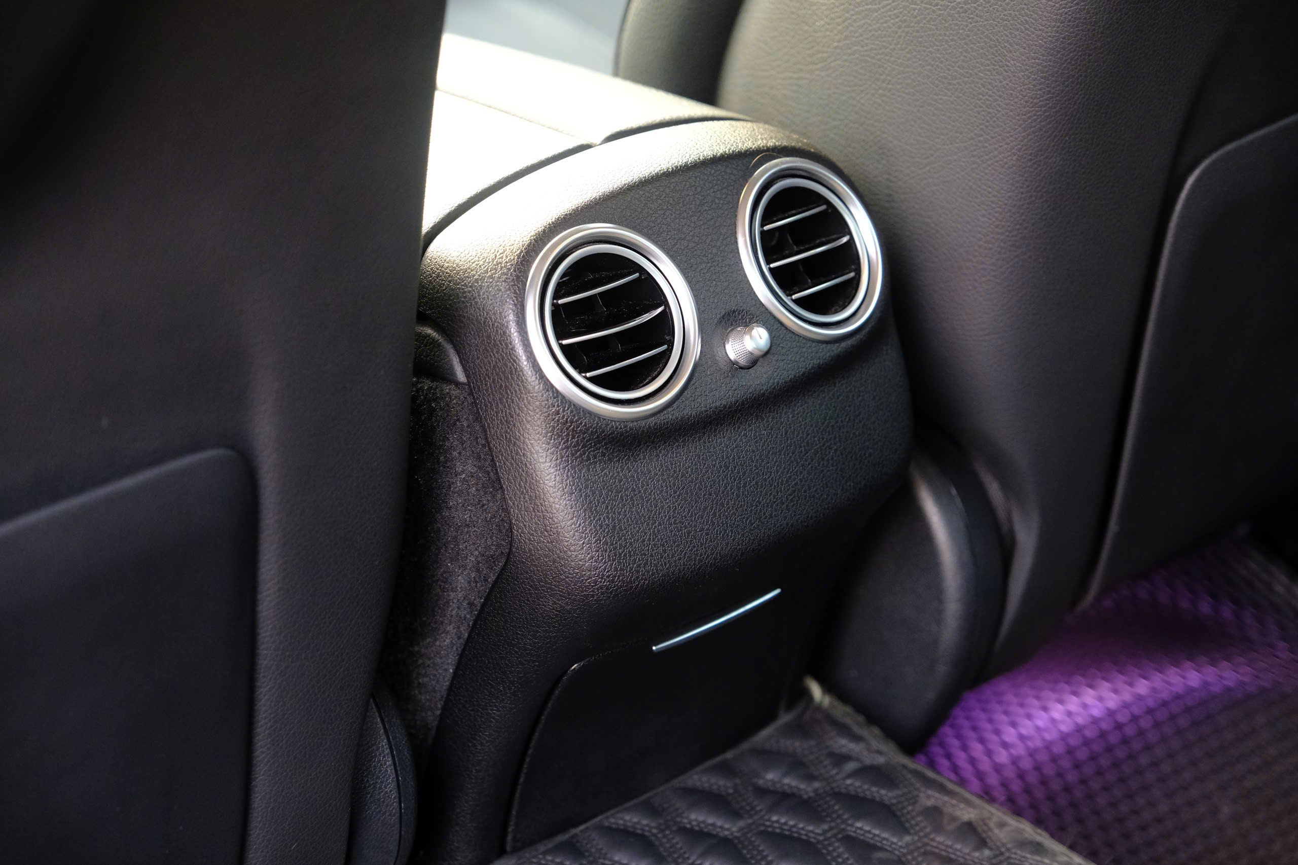 Mercedes Benz E180 2021 BH CHÍNH HÃNG (Đen | Nội thất nâu)