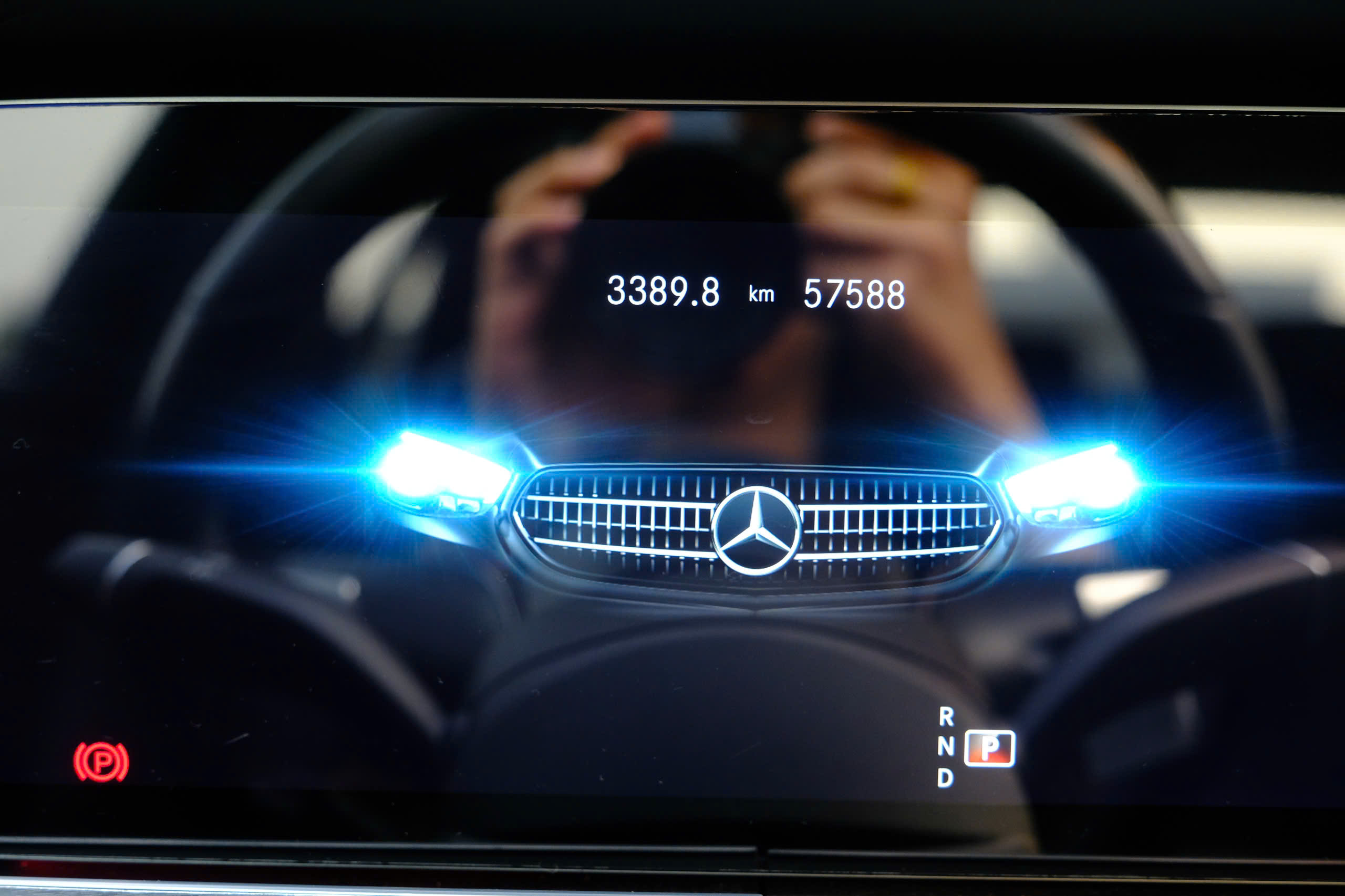 Mercedes Benz E180 2021 BH CHÍNH HÃNG (Đen | Nội thất nâu)