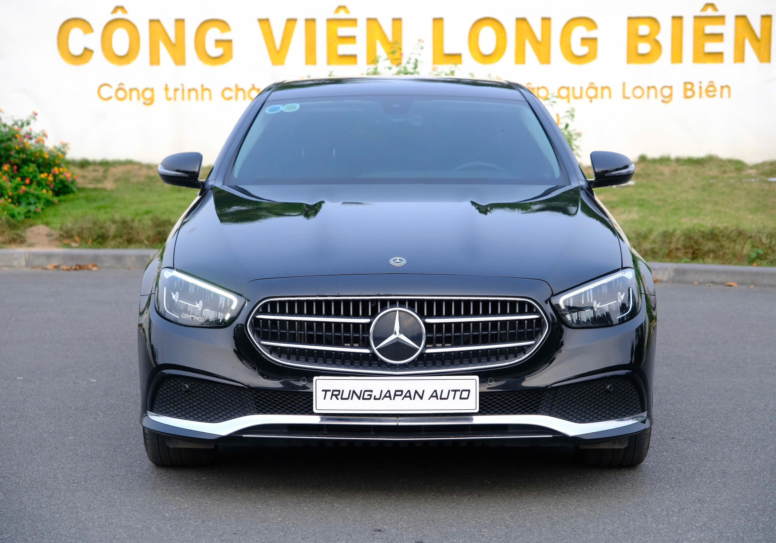 Mercedes Benz E180 2021 BH CHÍNH HÃNG (Đen | Nội thất nâu)