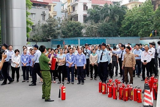 Bình chữa cháy được Công ty TCP Việt Nam tài trợ